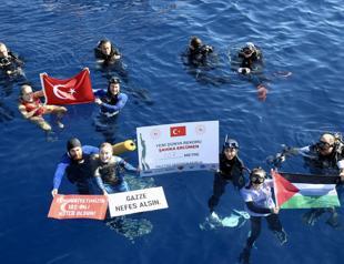 Turkish swimmer breaks own world record with dive dedicated to Gaza