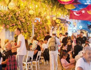 Domestic tourism spending rises 13 percent in second quarter