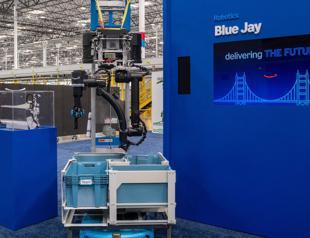 Amazon uses AI to make robots better warehouse workers