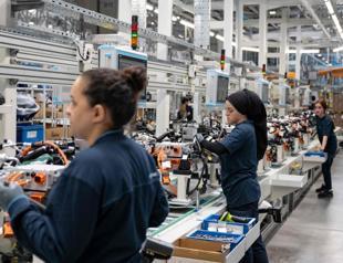 Unemployment rate unchanged at 8.6 percent in September