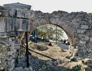 Silk workshop unearthed in castle excavation