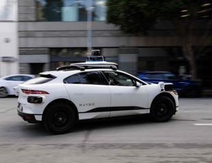 Uber plans San Francisco robotaxis in Waymo challenge