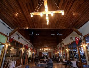 Inn becomes a hub for traditional artists