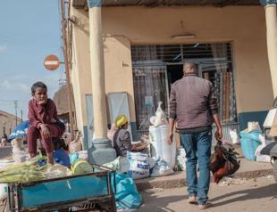 Inequality crisis threatens democracy, experts warn G20