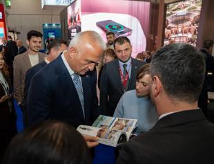 Minister confident $64 billion tourism revenue target to be met