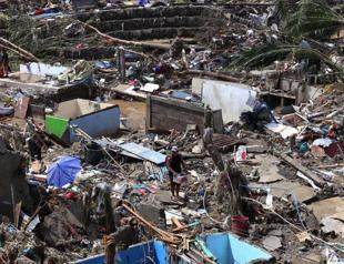 Typhoon death toll soars past 90 in Philippines