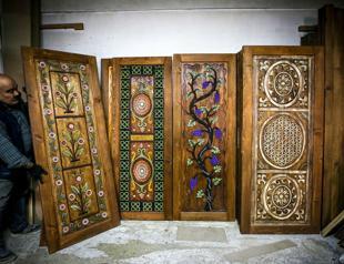 Bursa woodcarver turns his craft into international success