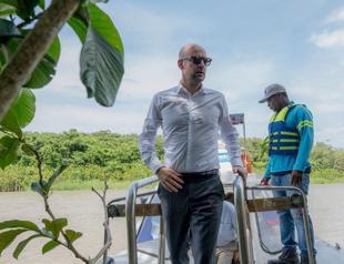 French FM vows to defeat drug trade on Colombia trip