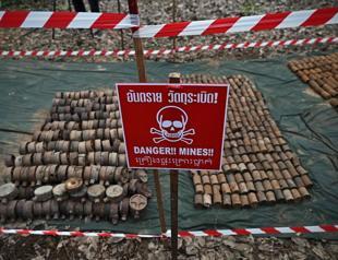 Thailand suspends Cambodia deal after landmine injures troops