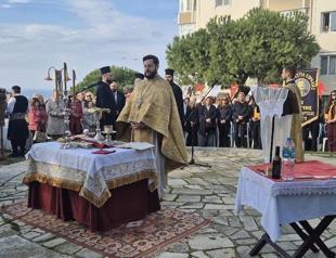 Hundreds gather in Silivri to honor Saint Nektarios with seaside liturgy