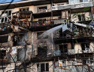 Russia strike on Kiev apartment block kills six, Ukraine says