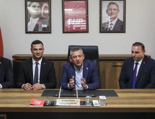 Özel rallies in Kilis as CHP challenges İmamoğlu case