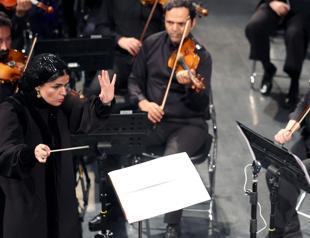 Irans first woman orchestra conductor inspires