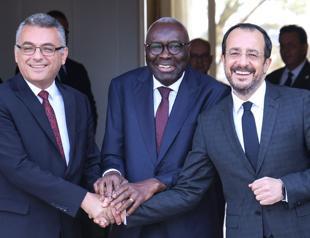 Cypriot leaders agree to explore ways to resume talks