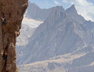 Renowned climbers map out eight new routes in Hakkari’s high peaks