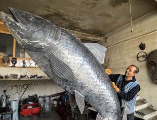 Iranian sculptor creates pearl mullet sculpture in Van