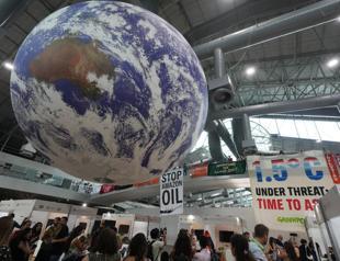 Fossil fuel fight threatens to sink COP30 as negotiations run into overtime