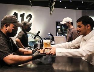 Saudi residents report booze ban eased for select foreigners