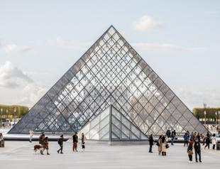 France arrests two men, two women over Louvre heist