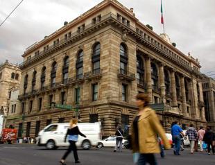 Mexico central bank halves 2025 growth outlook