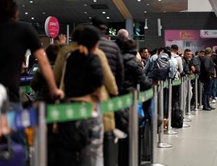 Airbus warns of disruption over A320 software switch