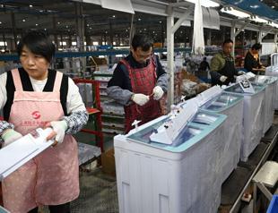 Chinas factory activity extends months-long slump