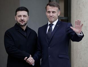 Ukraines Zelensky in Paris seeking support as Trump pushes plan