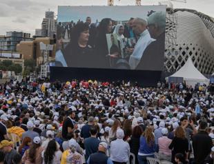 Pope Leo ends 1st foreign trip with prayer at Beirut blast site