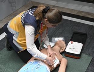 Türkiye to equip public spaces with thousands of lifesaving AEDs