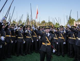 Court overturns dismissal of colonel over sword oath row