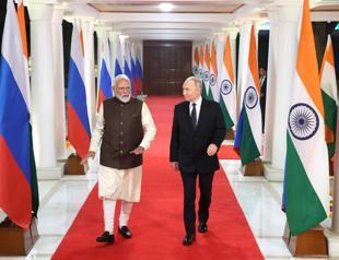 India rolls out red carpet for Russias Putin