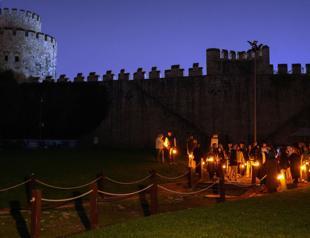 Lantern-lit night tours draw crowds into Yedikule Fortress’ eerie dungeons