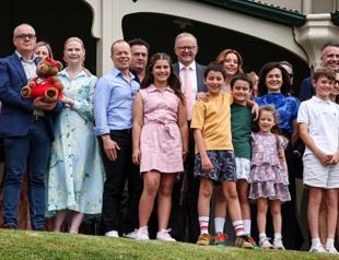 Australia bans under-16s from social media in world-first crackdown