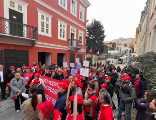 Turkish teachers at Istanbul’s Italian high school strike over pay gap
