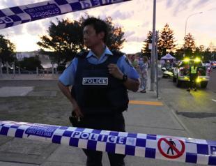 At least 10 dead, 12 injured in Australian beach shooting
