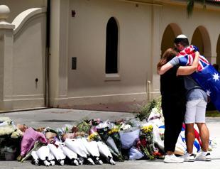 Father and son gunmen kill 15 at Jewish festival on Australias Bondi Beach