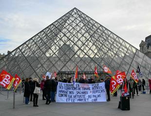 Louvre workers launch rolling strike