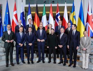 Trump upbeat on Ukraine deal as US offers NATO-like security