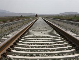 Azerbaijan transports 1st fuel shipment to Armenia after decades