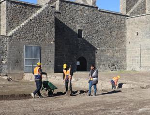 Archaeologists uncover oldest known section of Diyarbakır city walls