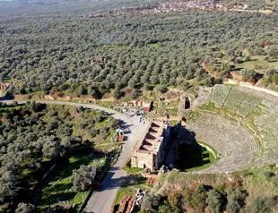 Ancient staircase to library uncovered at Nysa