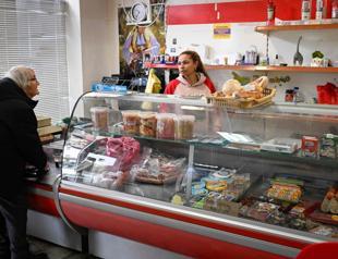 Bulgarians fear price hikes as Euro adoption looms