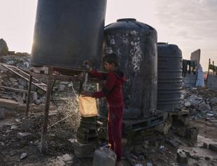 Israel lets traders in while blocking crucial aid to Gaza: Report