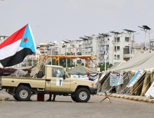 Pro-Saudi Yemen governor launches bid for military bases