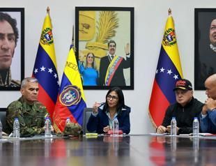 Trump declares US in charge of Venezuela