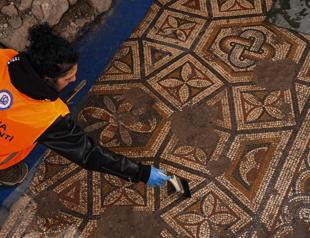 Solomon’s Knot mosaic chamber unearthed in Smyrna