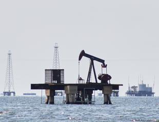 Trump plans to meet with oil executives about Venezuela