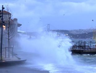 Storm batters Istanbul, disrupts transport across western Türkiye