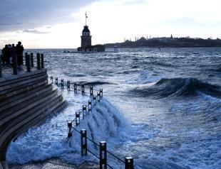 Istanbul begins cleanup after violent storm leaves trail of destruction