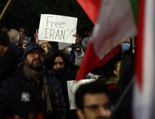 New protests erupt in Iran despite internet shutdown